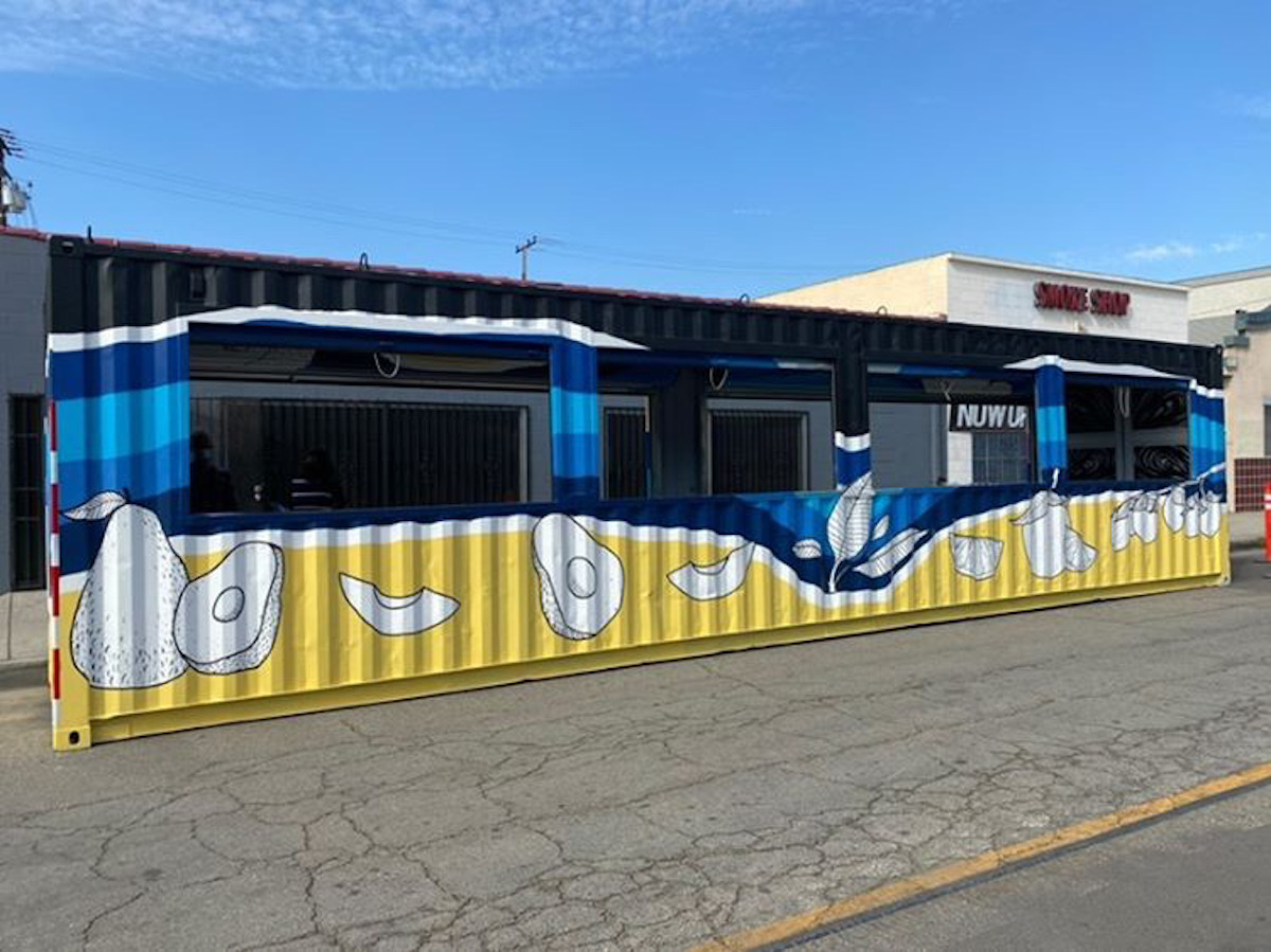 Pico Rivera convierte contenedores en sitios para comer al aire libre