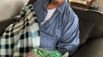 Cornelio Ramírez, es uno abuelito que recibió un pavo donado por Grandma Luisa's Gift. (Cortesía Grandma Luisa's Gift).