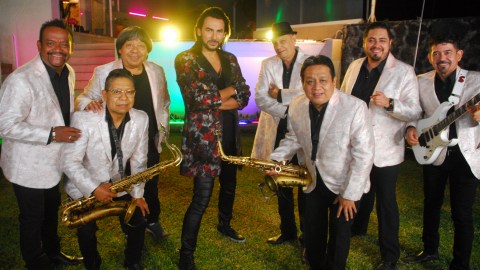 Beto Cuevas (centro) grabó la cumbia con Los Socios del Ritmo, que recientemente cumplieron 58 años de existencia. Foto: Cortesía