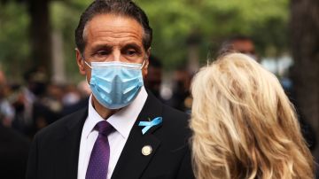 Cuomo dice que no se comprometerá a enviar información de los neoyorquinos que se vacunen.