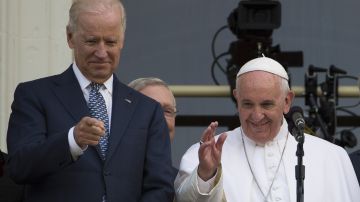 El presidente electo Joe Biden y el Papa Francisco.