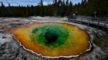 Las aguas termales Morning Glory en el Parque Nacional Yellowstone en Wyoming, el 14 de mayo de 2016.