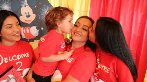 Adriana Aleriano junto a sus hijos. / foto: Jorge Luis Macías.
