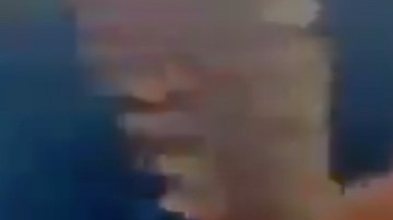 VIDEO: La Chonita, sicaria de La Familia Michoacana muestra armas que le quitaron al CJNG