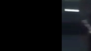 VIDEO: Narcos golpean brutalmente con tubos y cables a comerciante