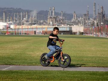La contaminación afecta desproporcionalmente a las comunidades latinas y afroamericanas en el sur de California. / foto: archivo.