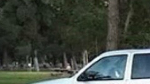 James Goode junto a su hijo, Joziaa, paseando en bicicleta antes del accidente.