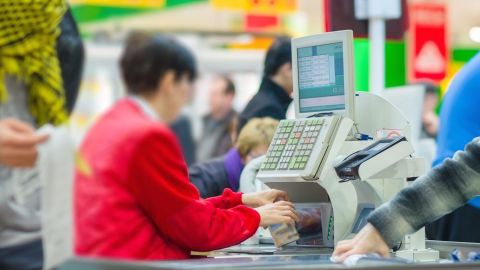 Demandan a conocida tienda de partes de auto. (Shutterstock)