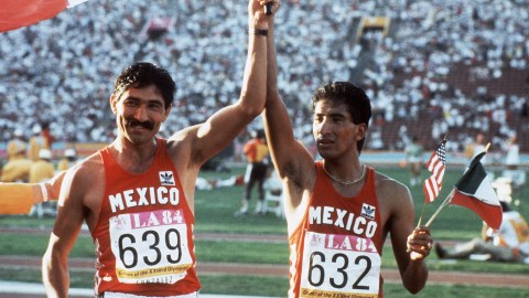 Raúl González y Ernesto Canto, héroes de la marcha mexicana.