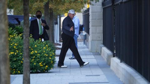 Donald Trump al regresar a la Casa Blanca tras jugar golf el sábado.