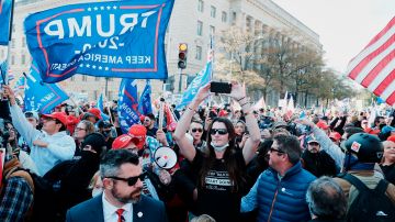 Miles de partidarios de Trump marcharon por las calles de Washington D.C. este sábado.