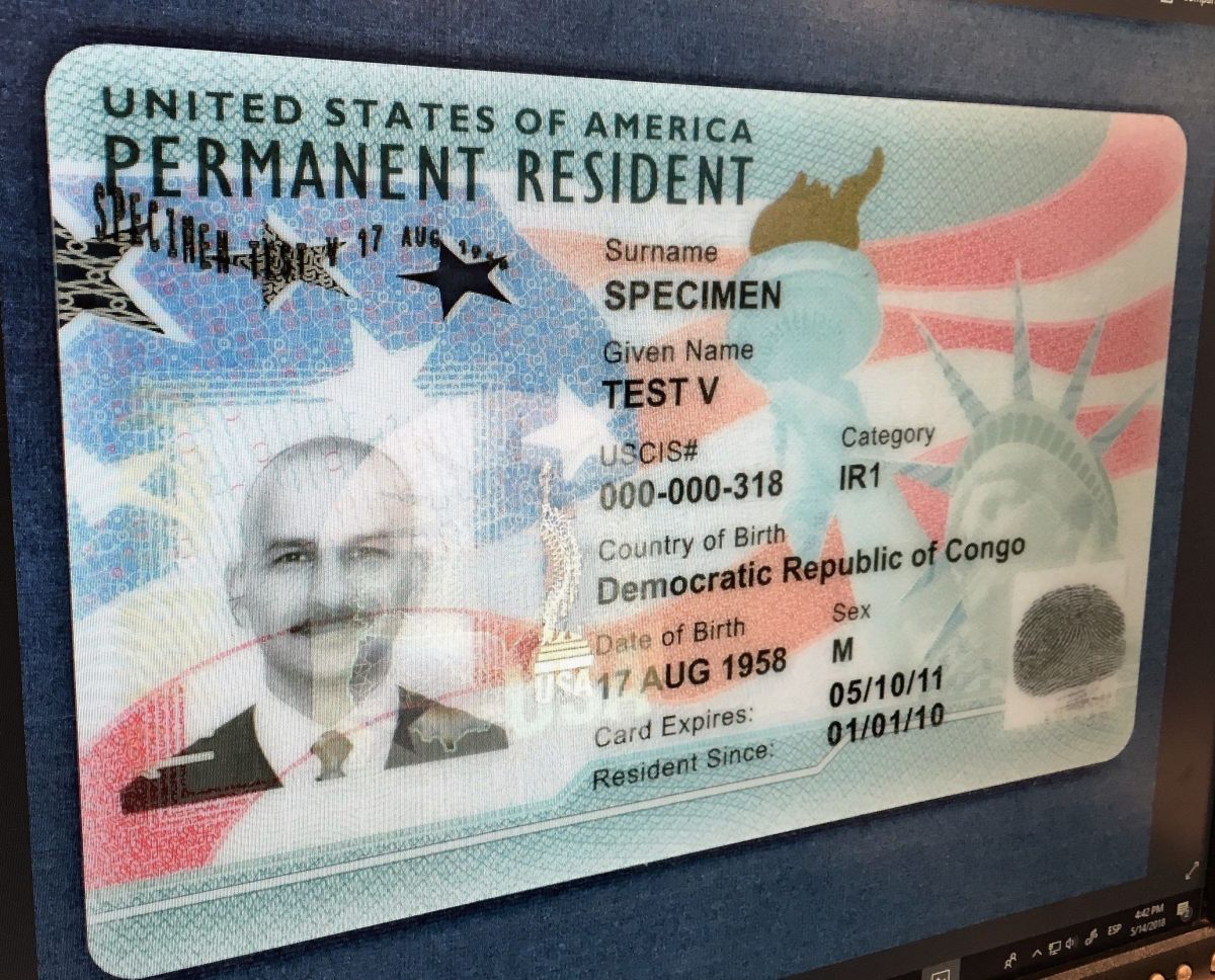 USCIS entregará un documento o "sello" a inmigrantes para extender vigencia su "green card" durante 12 meses.