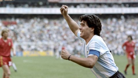 video silueta maradona cielo