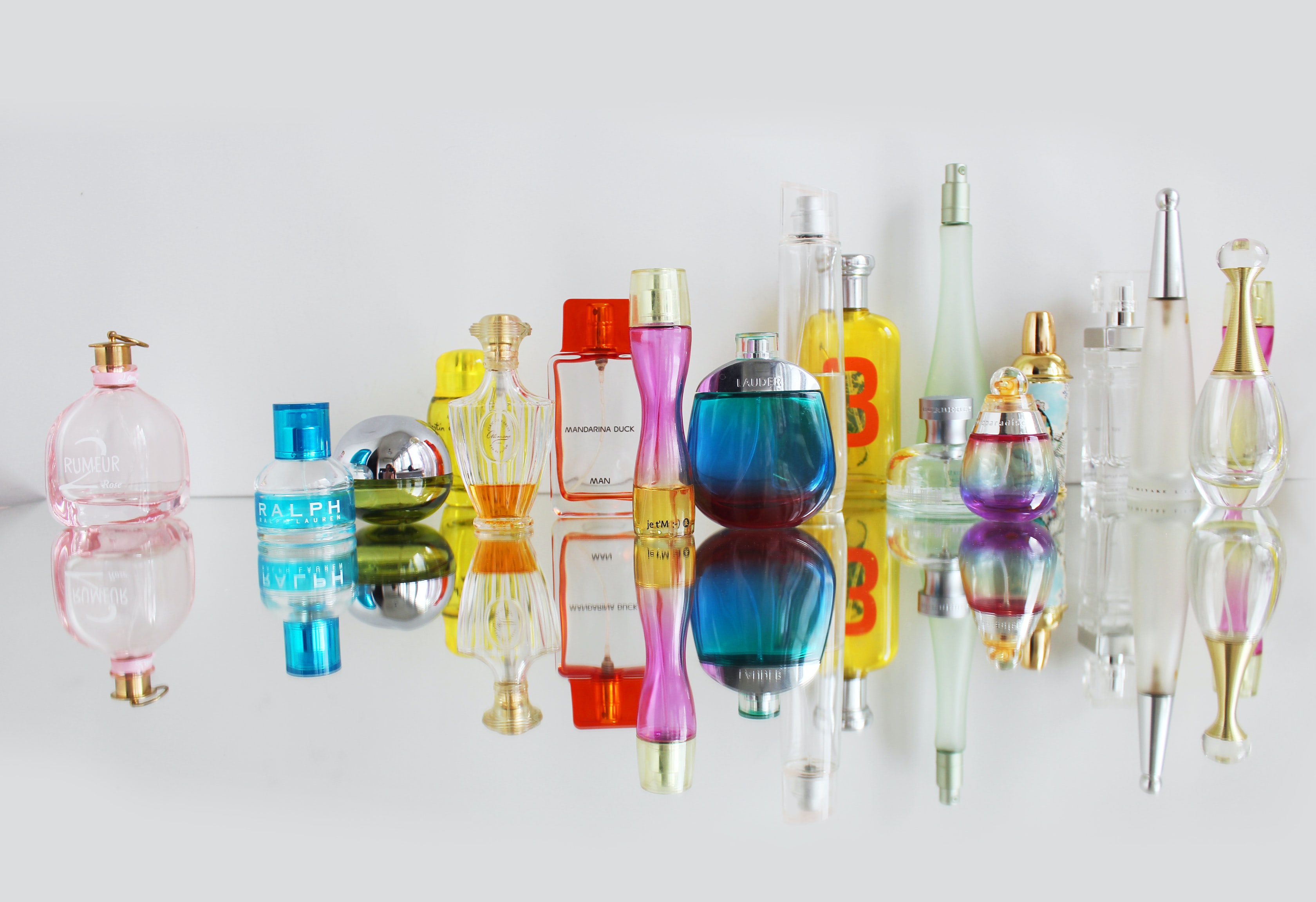 Perfumes de mujer con hasta 40% de descuento HOY por el Black Friday - La  Opinión