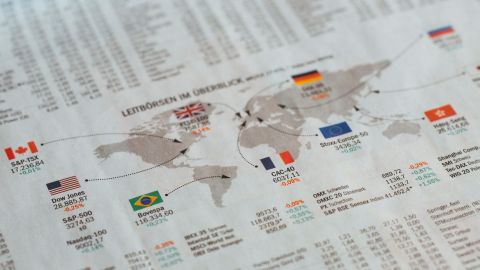 Astrólogos predicen que la economía podría caer en 2021.