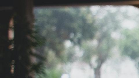 Desviar la mirada puede ser un signo de autoprotección emocional.