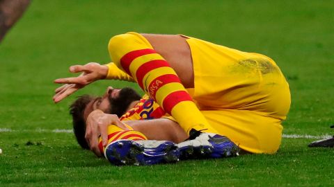 El defensa Gerard Piqué se lesionó ante el Atlético.