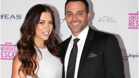 Ximena Duque y Jay Adkins instalaron un campo de golf en la casa de sus sueños.