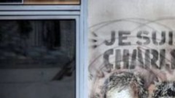 Dos hombres armados mataron a 12 personas en un ataque a la oficina de la revista Charlie Hebdo en 2015.
