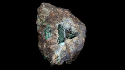 La kernowita tiene un característico color verde oscuro.