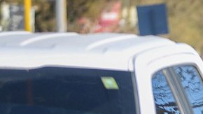 Policía resguarda hospital en Ciudad Juárez, México, luego de que sicario burlara seguridad para asesinar a una persona.