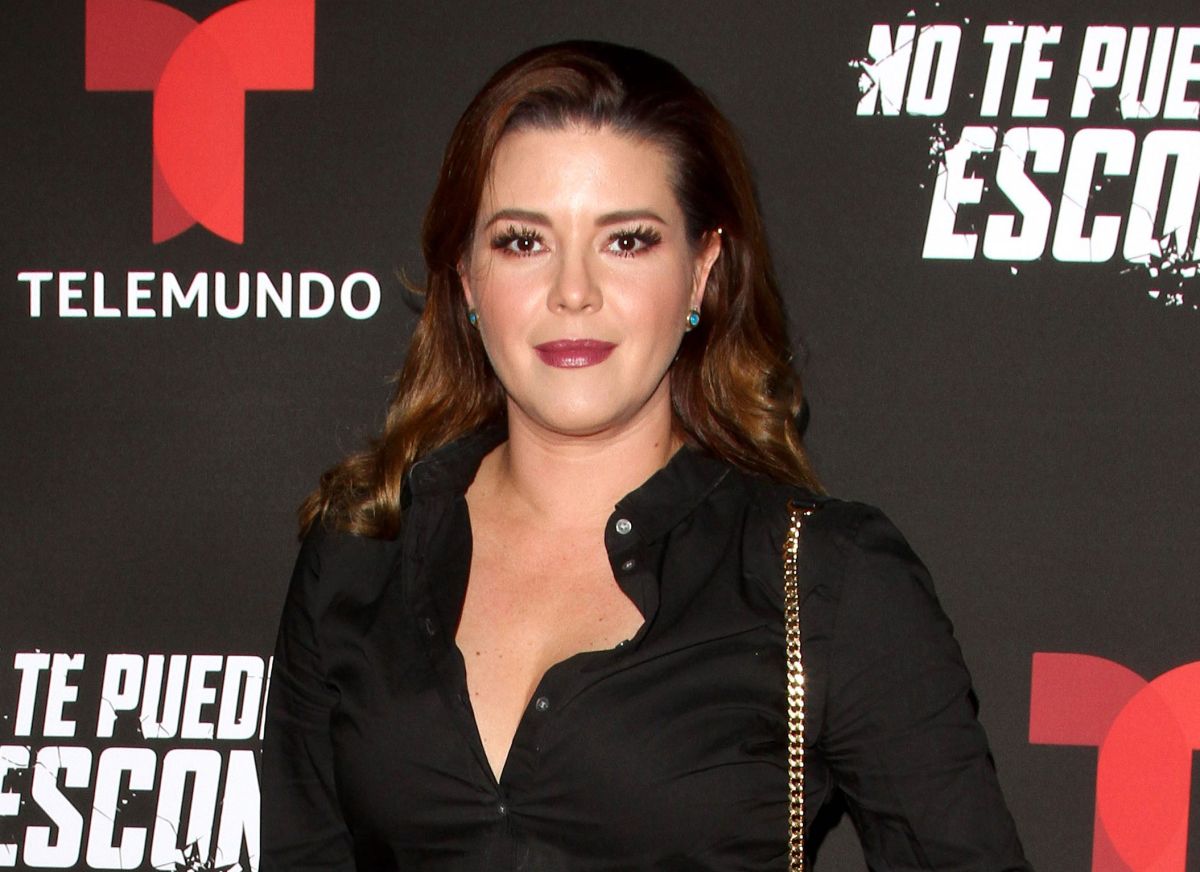 Alicia Machado joins the pool using a minibikini and impacts with her curves