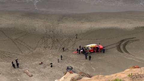 El auto aterrizó sobre Ocean Beach, en San Francisco.