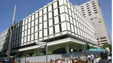 Brian Jeffrey, ex funcionario de la embajada de Estados Unidos en México, Brian Jeffrey Raymond, fue acusado de abusar sexualmente de 23 mujeres.