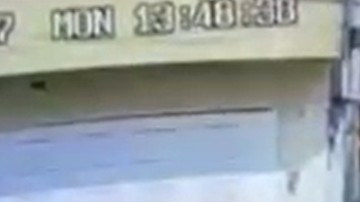 Comando armado ataca camioneta en México.