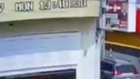 Comando armado ataca camioneta en México.