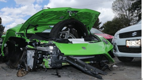 Choca Lamborghini Huracán y huye del lugar. Autoridades de la Ciudad de México buscan al responsable.