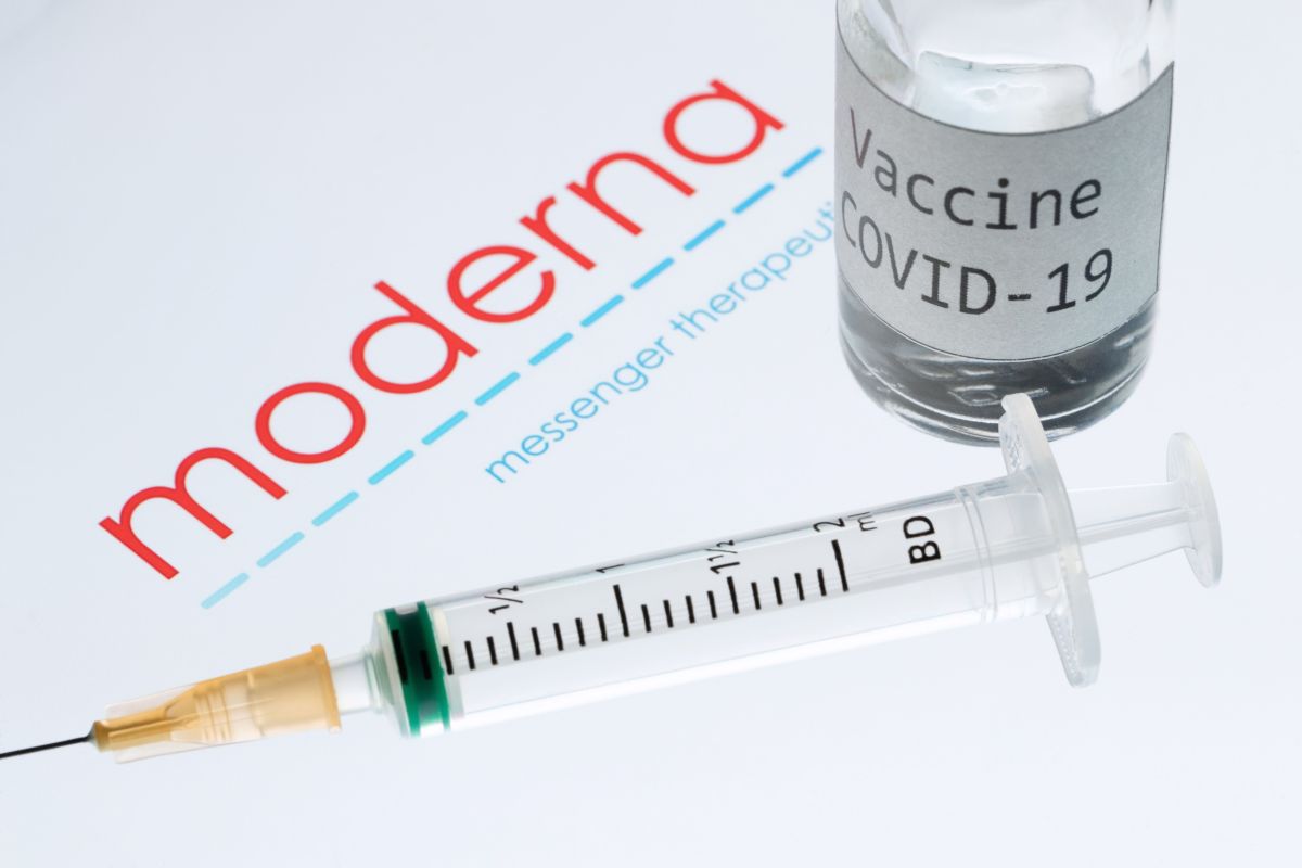 Millones de estadounidenses más podrán vacunarse pronto. Expertos recomiendan a FDA la vacuna de Moderna