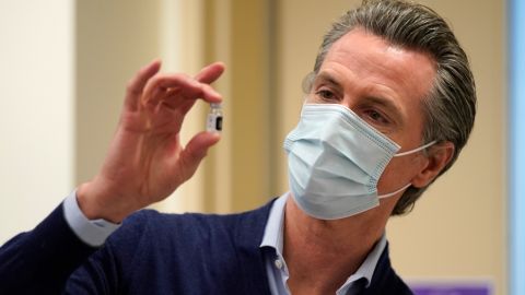 El propio Newsom está en cuarentena después de una posible exposición.