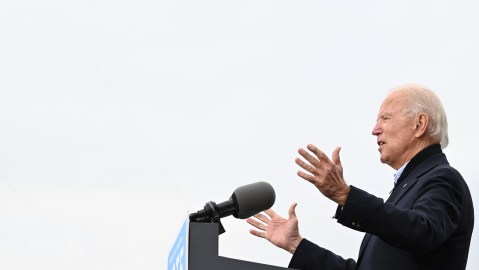 Si los demócratas ganas ambos escaños en Georgia, el partido de Biden tendrá mayoría.