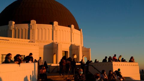 Angelinos esperando la hora del fenómeno / PATRICK T. FALLON / AFP via Getty Images