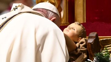 El papa Francisco ofició la Misa del Gallo desde 
el Vaticano.