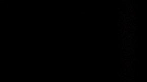 Ryan Fitzpatrick, de los Dolphins, completó el pase a pesar de que Arden Key lo sujetaba de la barra.