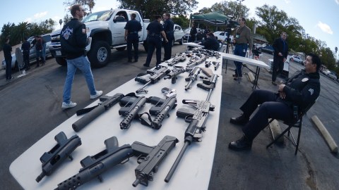 El evento anual Gun Buyback de LAPD se realiza desde el 2009.