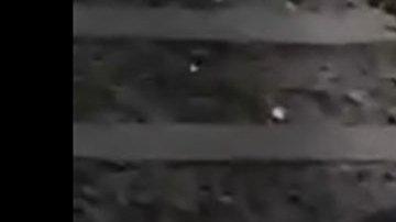 Hombre es rescatado de las vías del metro de la Ciudad de México.