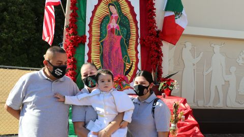 La procesión se realizó con la sana distancia.