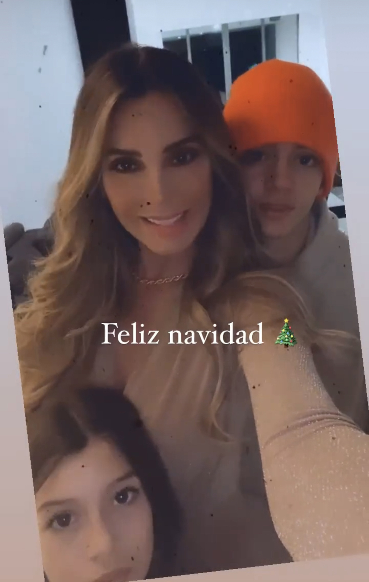 Elizabeth Gutierrez junto a sus hijos