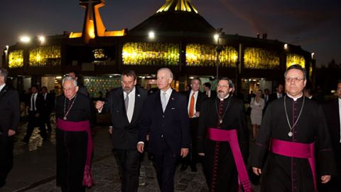 En 2012 Joe Biden visitó a la Virgen de Guadalupe en Ciudad de México.