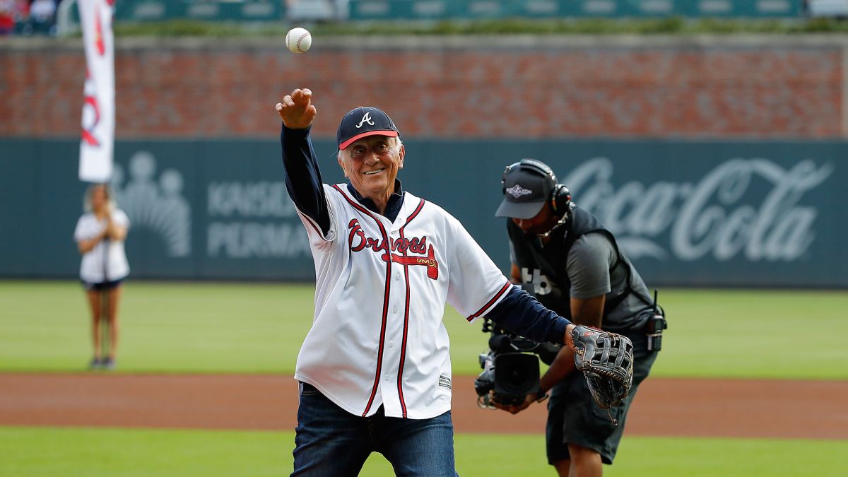 Niekro lanzó hasta los 48.