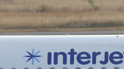Interjet cancela vuelos afectando a decenas de pasajeros.