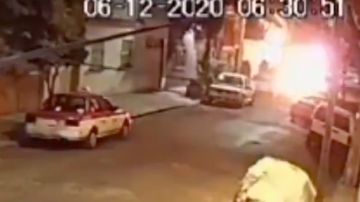 VIDEO: Momento exacto en que sicarios prenden fuego a mujer y hombre en Ciudad de México