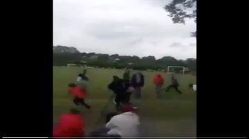 VIDEO: Momento exacto que sicario mata a jovencito durante partido de futbol