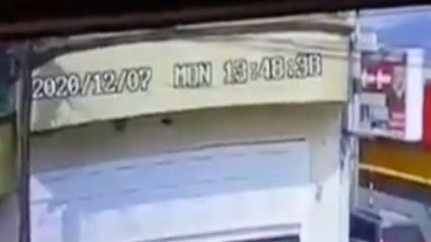 VIDEO: Narcotraficantes se enfrentan a balazos a plena calle y a la luz del día