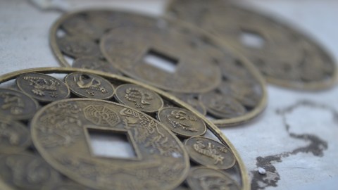 Medallón con el zodiaco chino.