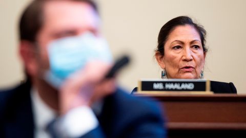 Deb Haaland es actualmente legisladora en la Cámara de Representantes.