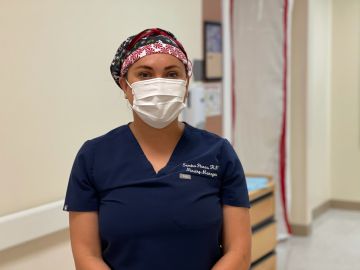 Sandra Flores, una enfermera registrada en la lucha contra COVID-19. en el hospital Adventist Health White Memorial. (Cortesía Sandra Flores)